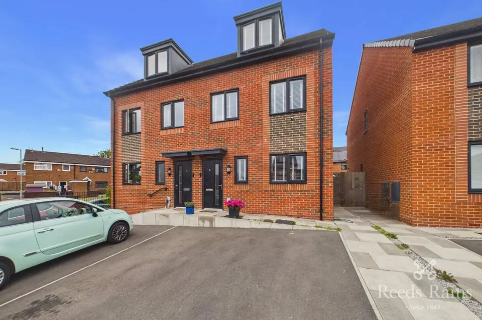 3 bedroom semi-detached house for sale