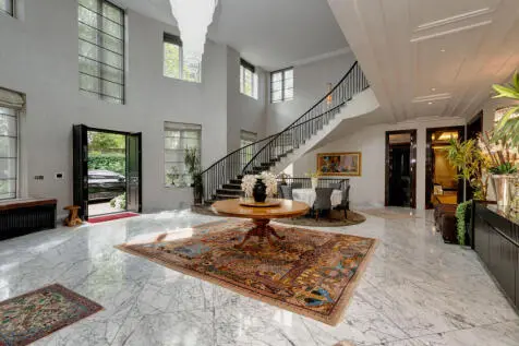 8 bedroom Detached for sale