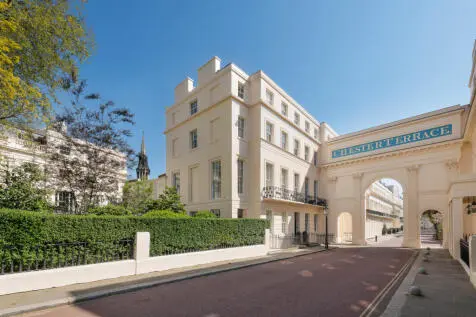 6 bedroom Town House for sale