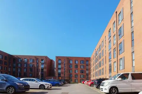 3 bedroom flat for sale