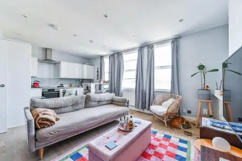 3 bedroom Flat to rent