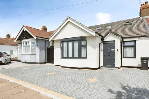 5 bedroom semi-detached bungalow for sale