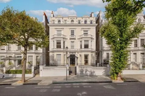 5 bedroom Apartment for sale