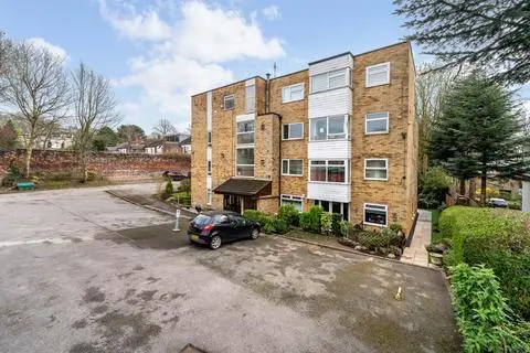 2 bedroom flat for sale