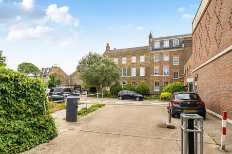 30 bedroom Land for sale