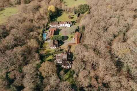 13 bedroom House for sale