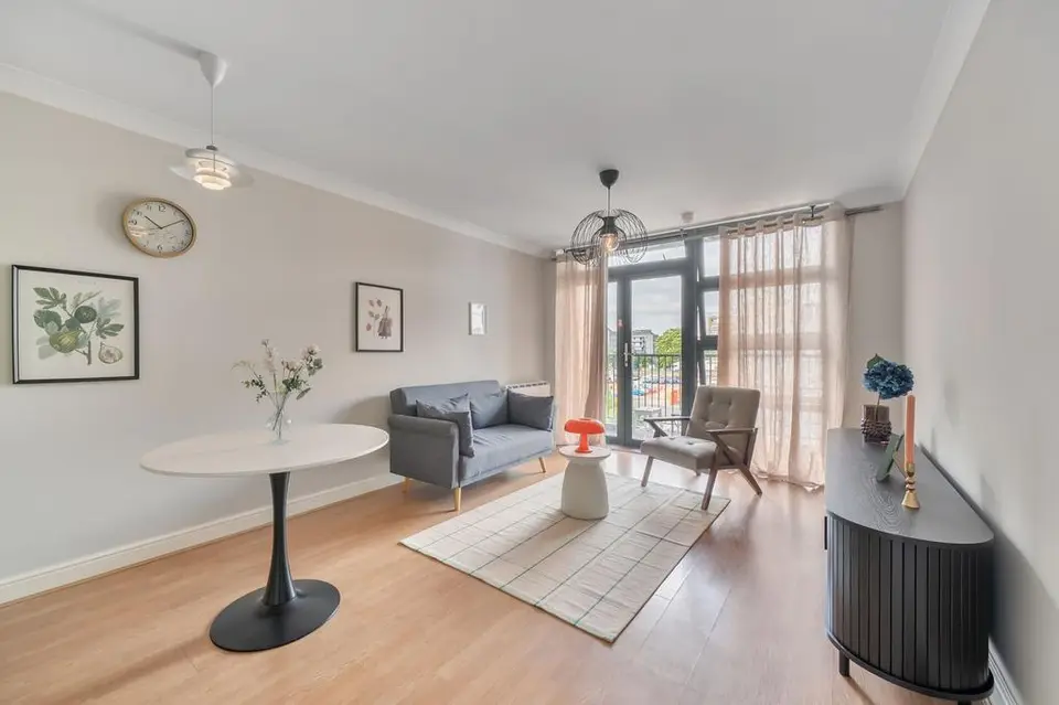2 bedroom flat for sale