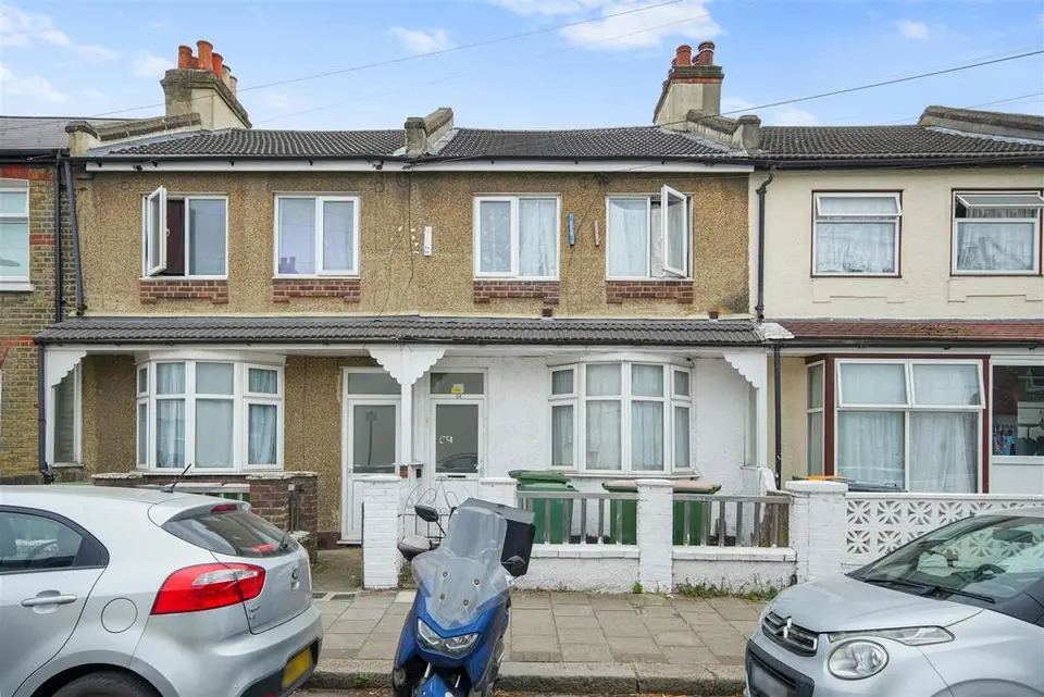 1 bedroom maisonette for sale